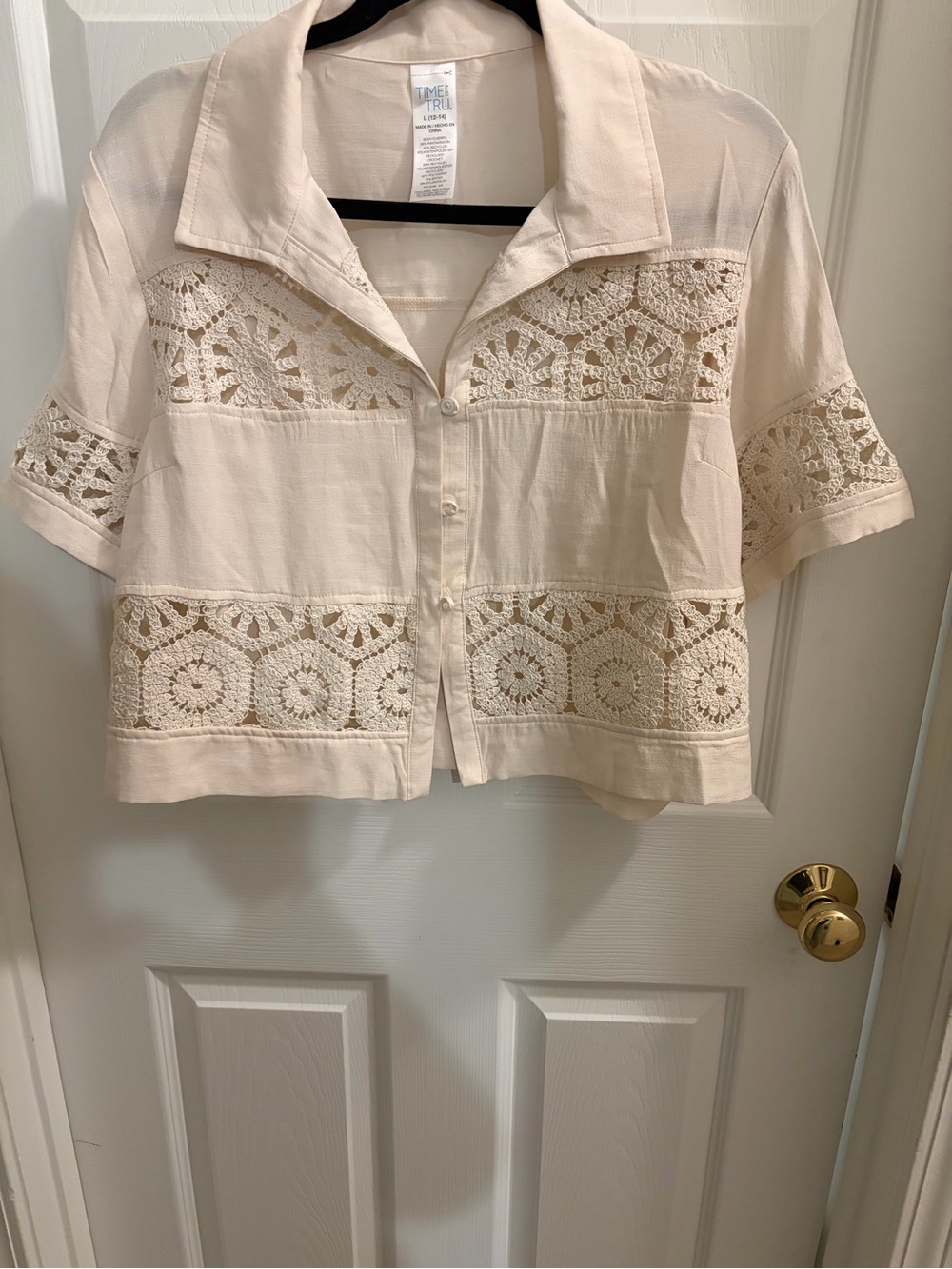 Time and Tru Cream Crochet-Panel Button-Front Camp Shirt - Picture 6 of 6